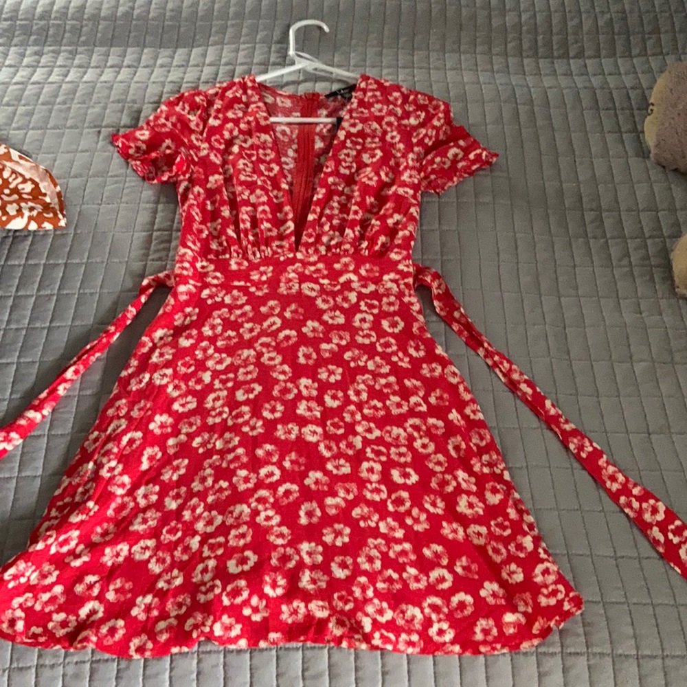 Lulu’s Red Floral dress size XXS